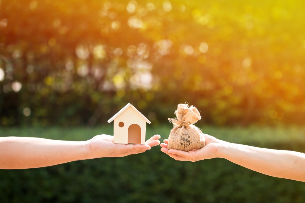 small house and bag of money